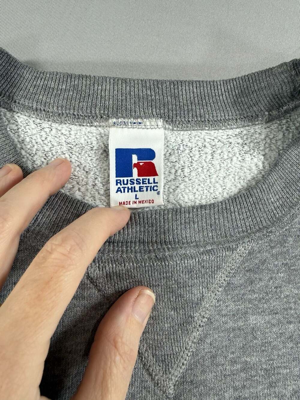 Vintage Russell Athletic Men’s L Gray Crewneck Sweatshirt Made in Mexico 90s